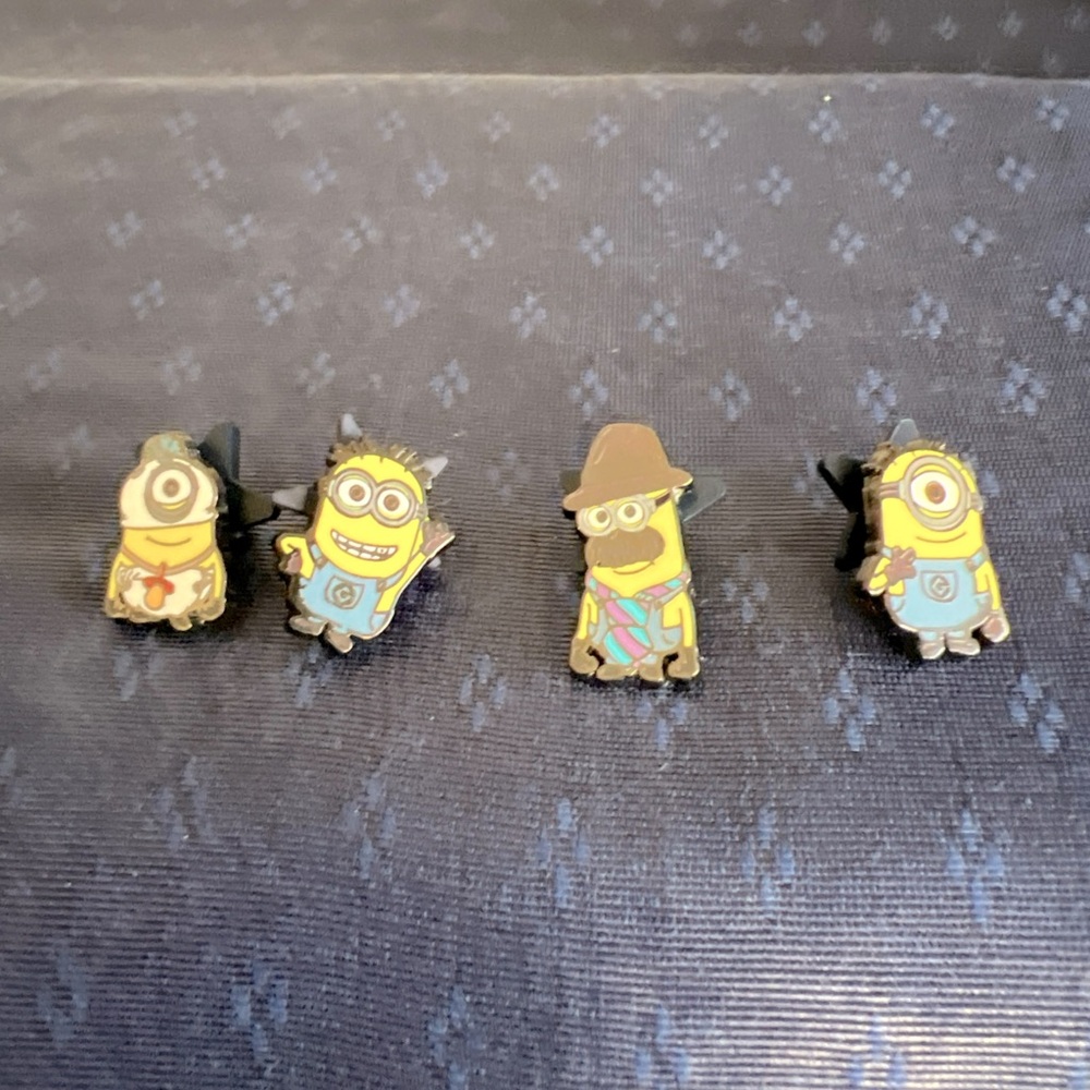 Universal Studios Despicable Me Lot of 4 Minions Mini Pin Set Lot